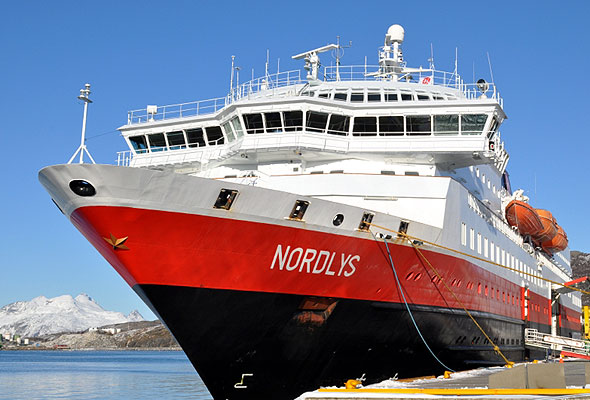 MS "Nordlys" til kai. (foto fra Hurtigruten ASA)